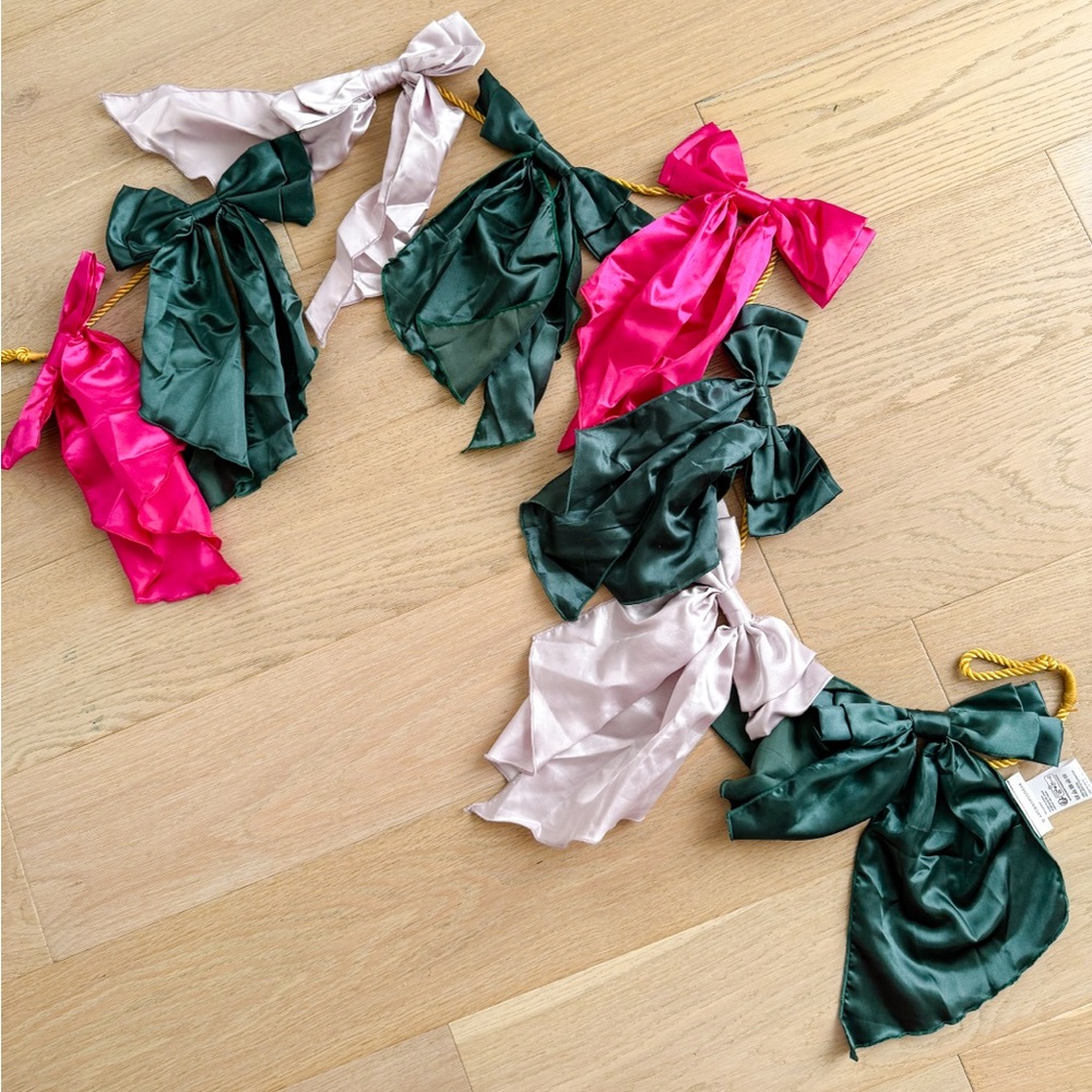 Anthropologie viral bow garland